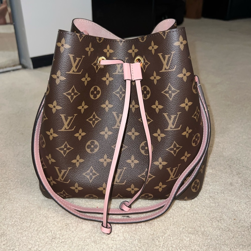 Pink interior Louis Vuitton Messenger Bag